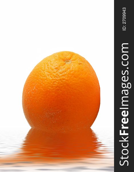 A photo of a ripe orange (healthy dreams)