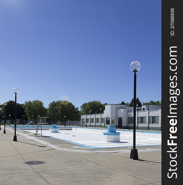 Empty pool closed for the cold weather seasons