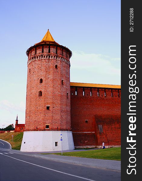 Fragment wall and watch tower ancient kremlin (The beginning of XVI century ) of the city Kolomna. Fragment wall and watch tower ancient kremlin (The beginning of XVI century ) of the city Kolomna