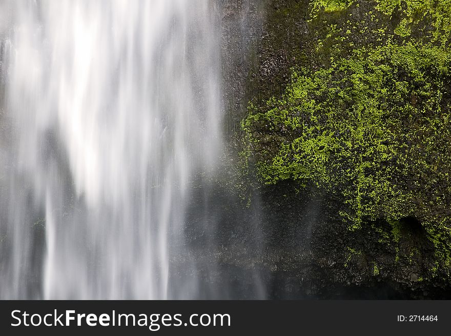 Waterfall from the northwest with contrasting colors. Waterfall from the northwest with contrasting colors.