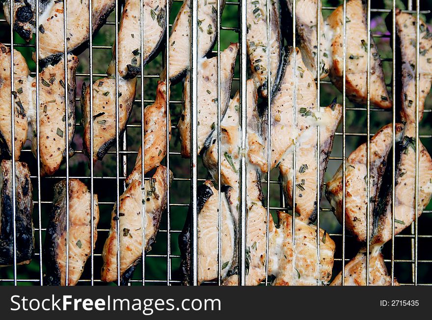 Fish grill on steel grid