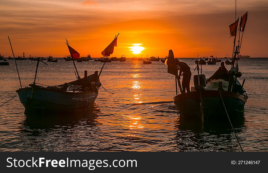 Vietnam Sunset At The Rise Of The Tide