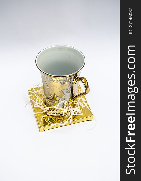 Gold Glass on white is used for gift or VIP ceremony only. Gold Glass on white is used for gift or VIP ceremony only