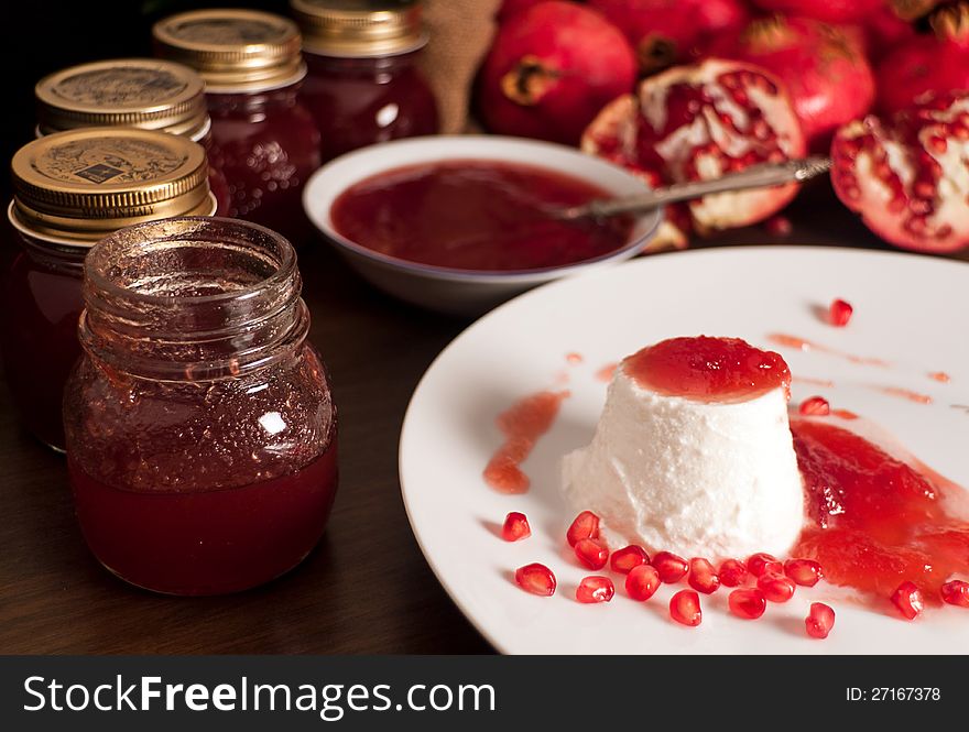 Cottage cheese with pomegranate jam