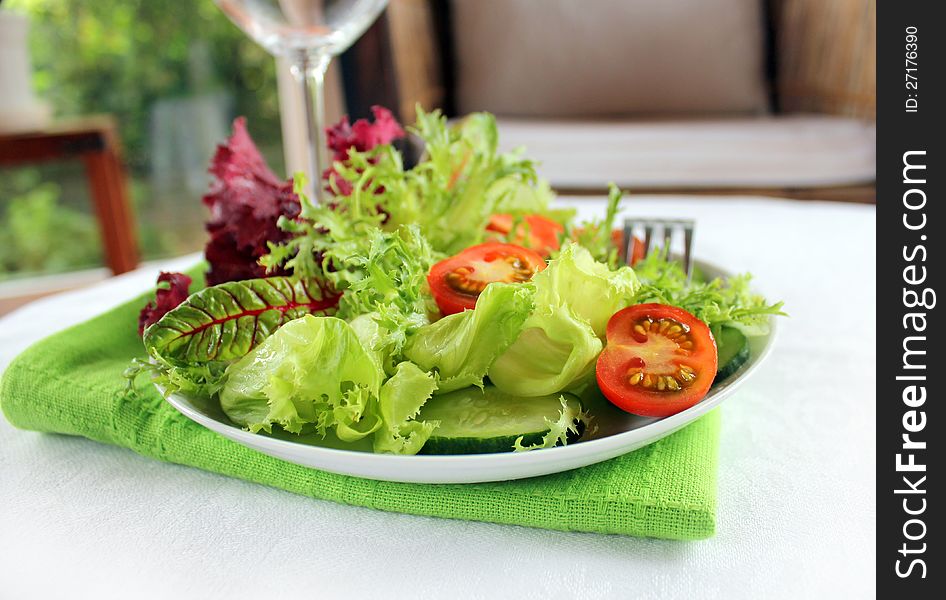 Fresh salad with cherry tomatoes and lettuce