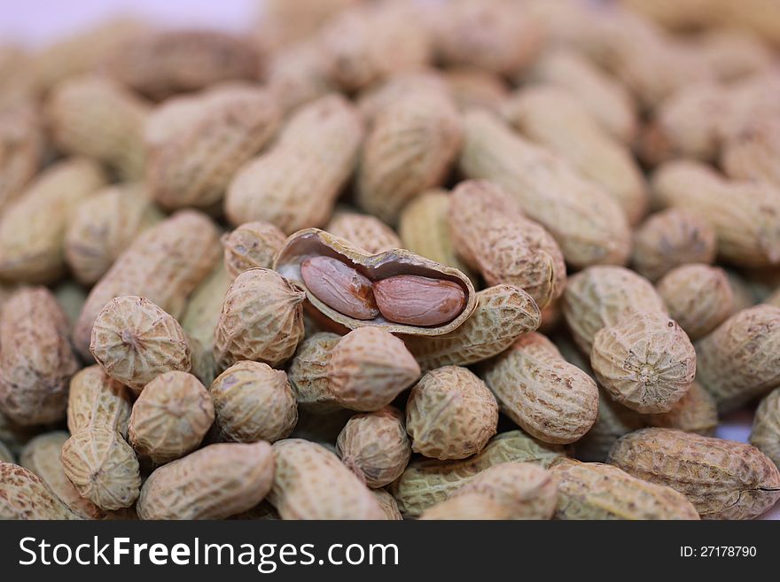 Peanuts that have been opened between the peanuts are still not open