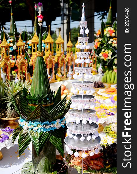 Silver tiered and banana leaves craft. Silver tiered and banana leaves craft.