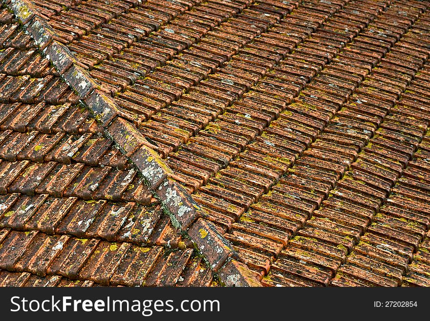 Image of an old roof in good condition