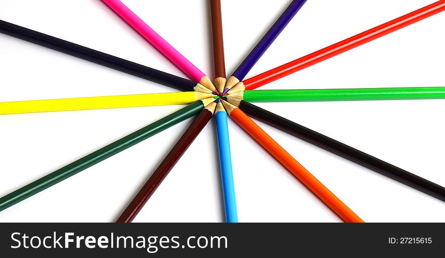 Color pencils laid out in the form of wheel spokes