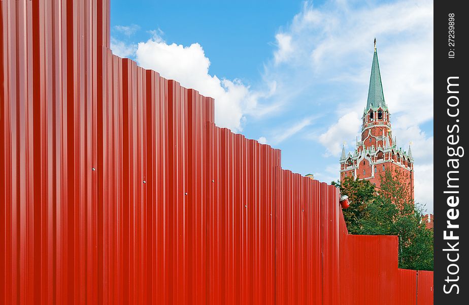 Kremlin tower and th fence