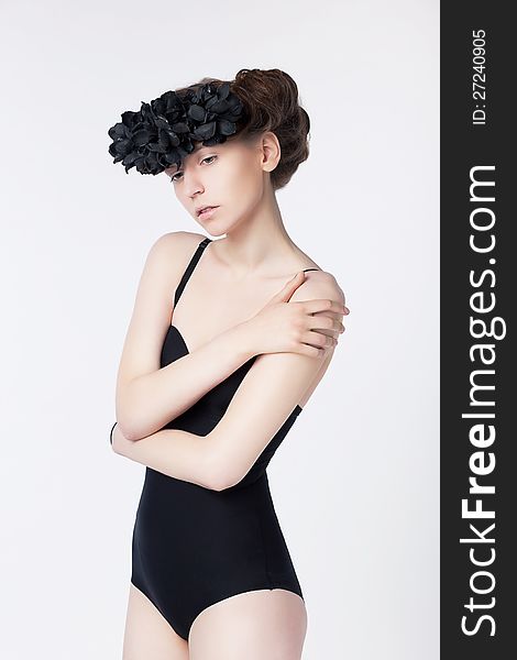 Theatrical Glamour - Sensual Woman Black Wreath