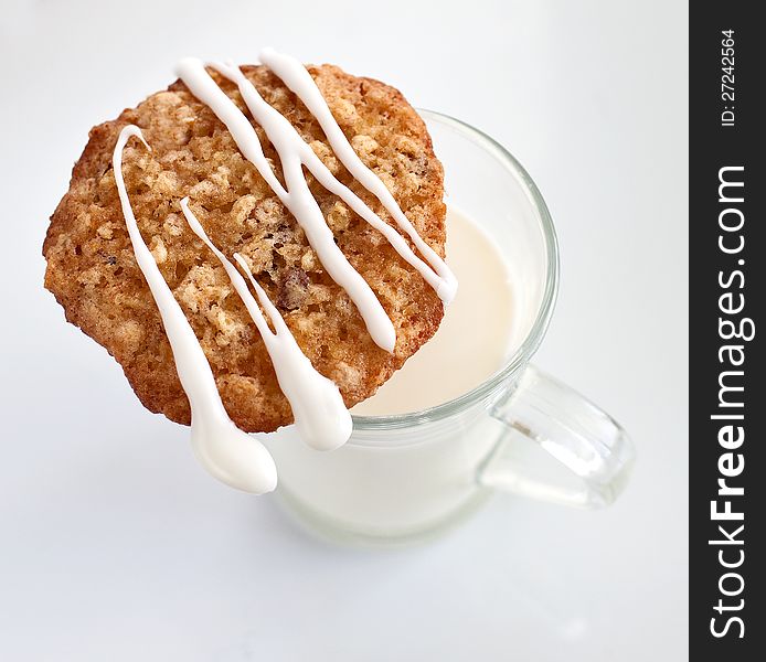 Oat cookie with milk