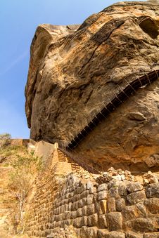 Ladder Of Sigiriya Lion S Rock Fortress Royalty Free Stock Images Ladder Of Sigiriya Lion S Rock Fortress Royalty Free Stock Images