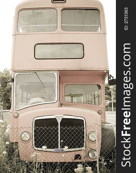 Bus Inglese del 1955 in disuso. Bus Inglese del 1955 in disuso