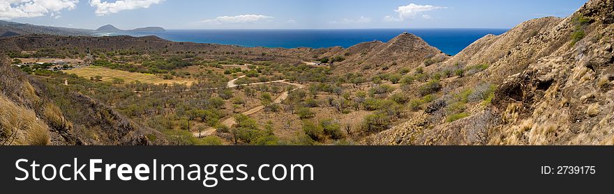 Panoramic showing the entire caldera of the Diamond Head volcano. Panoramic showing the entire caldera of the Diamond Head volcano.