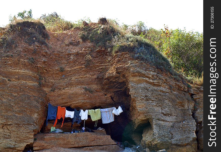 Cave of the shell, clothes drying on a rope