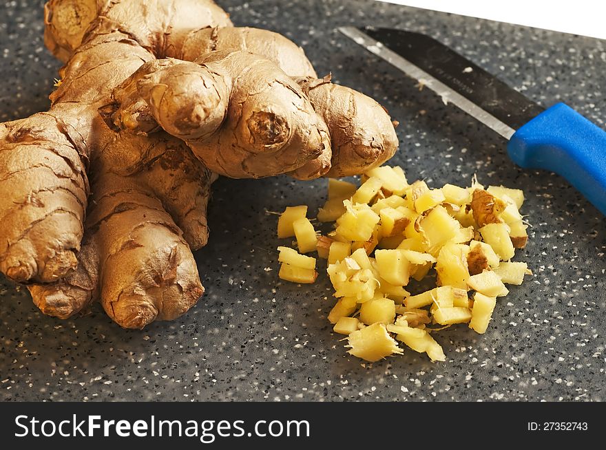 Sliced ginger with whole ginger root