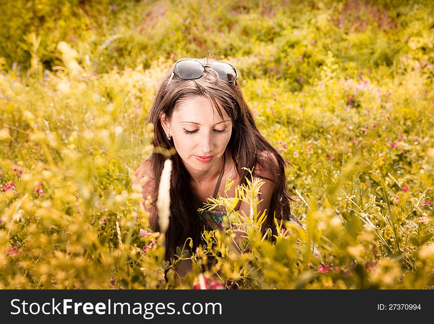 Beautiful woman portrait to the nature in black sunglasses. Beautiful woman portrait to the nature in black sunglasses