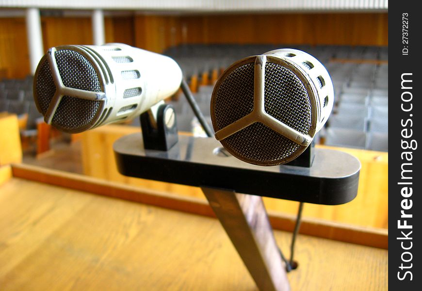 The pair of microphones in the big hall