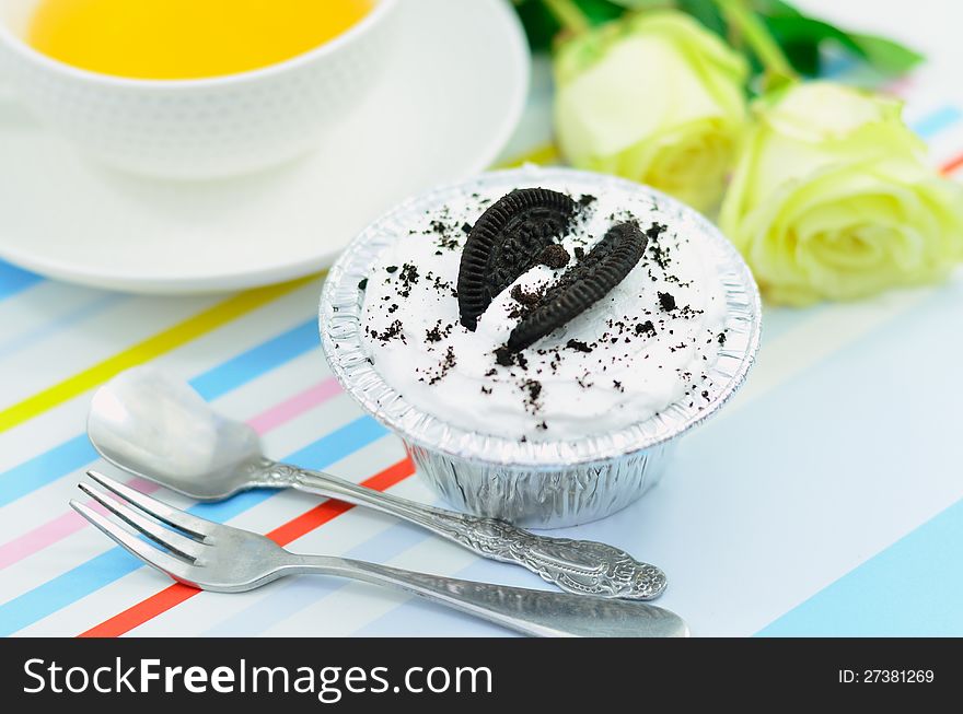 Black cookie cup cake for coffee breack time