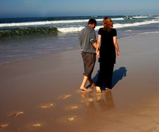 Couple Walking On The Beach Royalty Free Stock Photography Couple Walking On The Beach Royalty Free Stock Photography