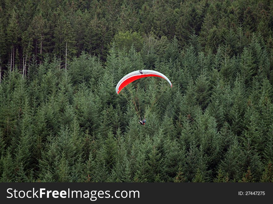 Para glider in front of mountain. Para glider in front of mountain