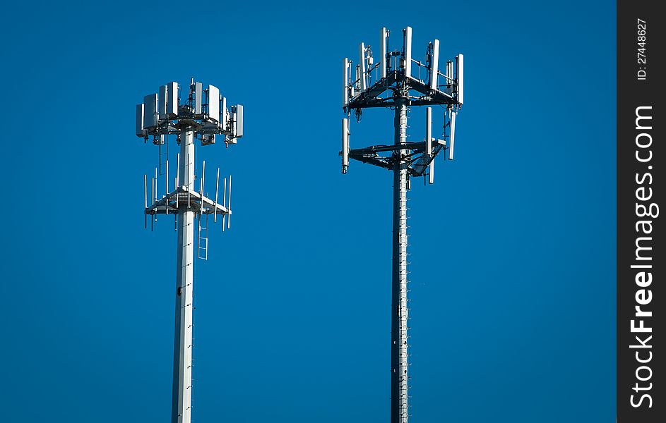 Satelite communications tower for wireless devices