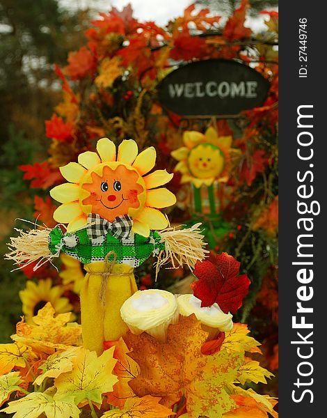 Happy Scarecrow With Thanksgiving Cupcakes