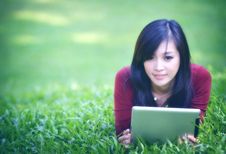 Pretty Woman Using Tablet Royalty Free Stock Photography Pretty Woman Using Tablet Royalty Free Stock Photography
