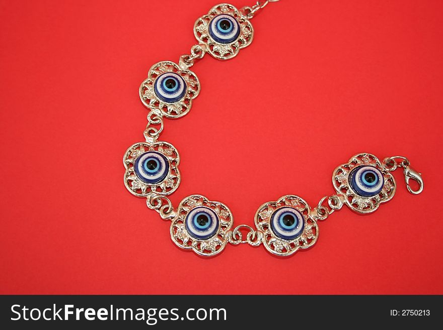 Metallic bracelet talisman with blue eyes for helping.