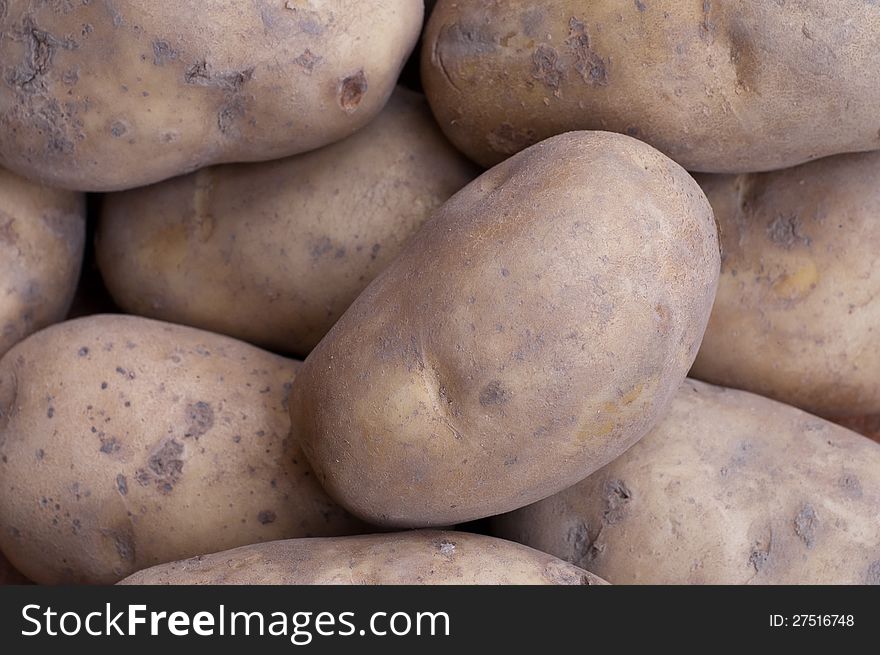 Potatos on the market waiting for buying