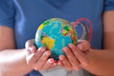 Earth Globe In Hand Royalty Free Stock Photos Earth Globe In Hand Royalty Free Stock Photos