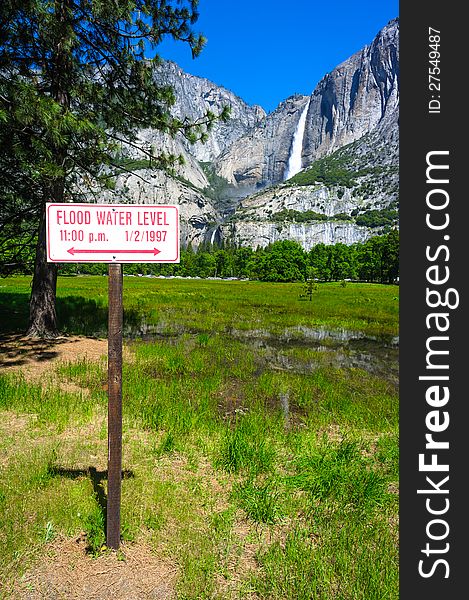 Flood level sign in Yosemite