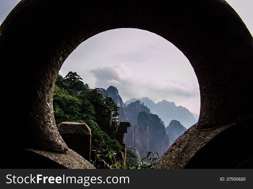 A view of Huang Mountain in the ring. A view of Huang Mountain in the ring.