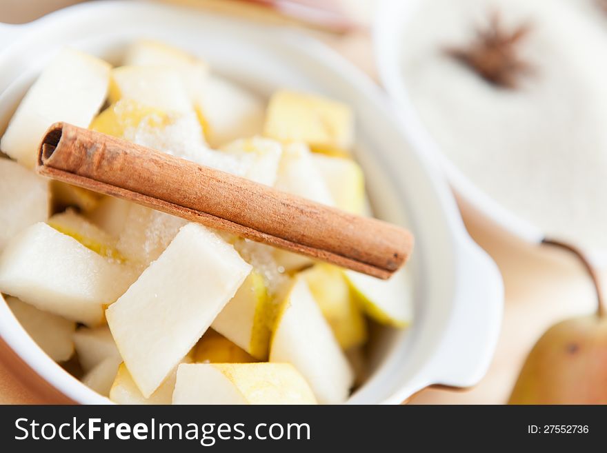 Sliced â€‹â€‹pears And Cinnamon In A Ceramic Pot