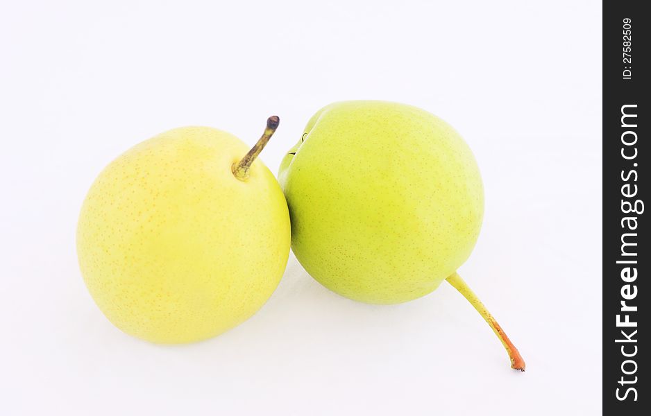 Pear isolated on a white background with a clipping path.

Isolation is on a transparent layer in the PNG format.