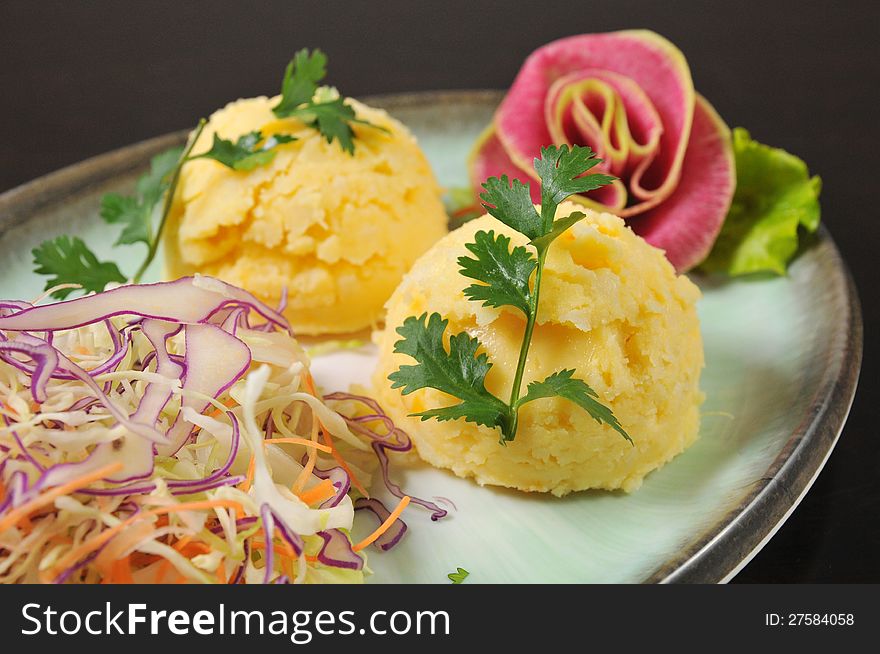 Mashed potatoes With cabbage and parsley