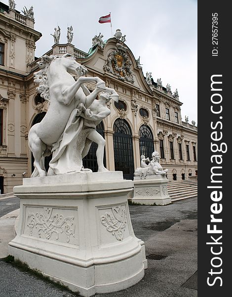 Horse statue before Belvedere Palace