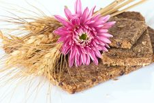 Whole Wheat Bread With Ears Of Wheat And Flower Royalty Free Stock Photography Whole Wheat Bread With Ears Of Wheat And Flower Royalty Free Stock Photography