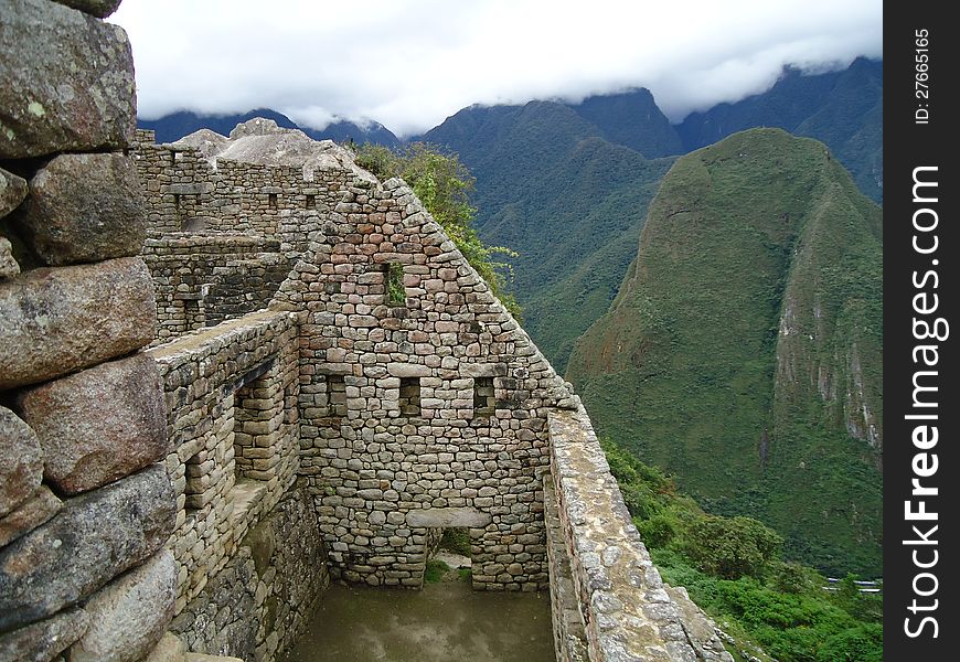 Machu Picchu - Over A Cliff