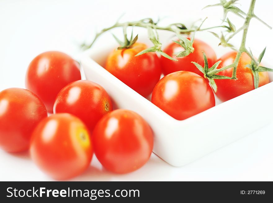 Fresh tomatoes in square bowl