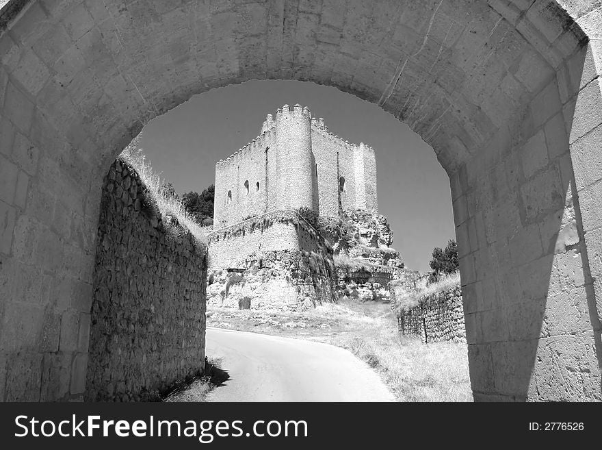 AlarcÃ³n castle, view from the second gate, Spain. AlarcÃ³n castle, view from the second gate, Spain