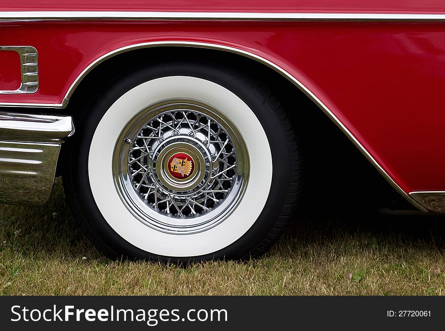 White walled tyre on a old Cadillac