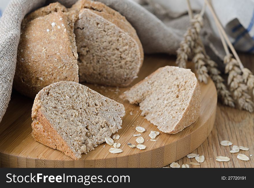 Bread with oat flakes
