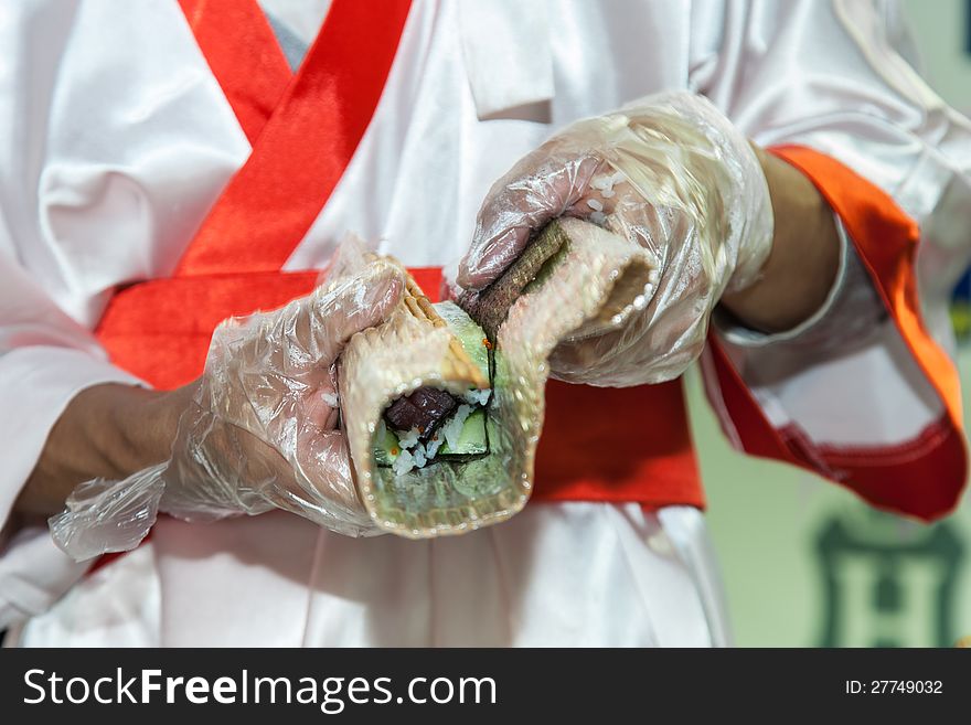 Cooking japanese sushi rolls