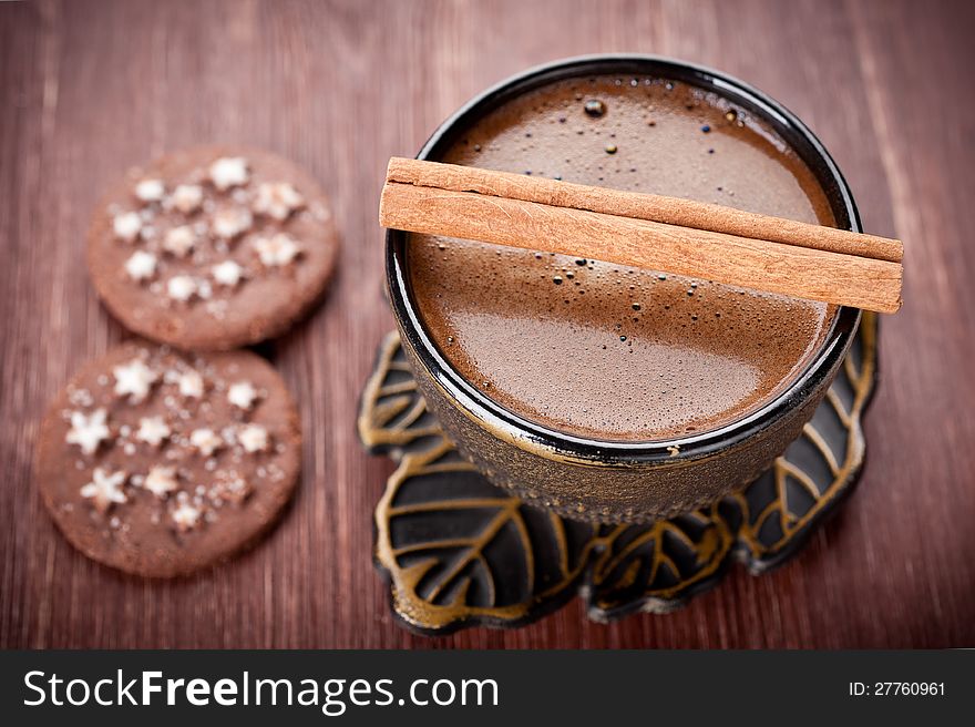 Ð¡up of espresso with chocolate chip cookies and cinnamon. Ð¡up of espresso with chocolate chip cookies and cinnamon