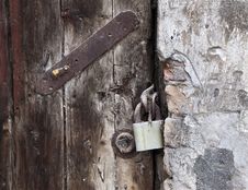 Lock On Old Wooden Door Royalty Free Stock Photos Lock On Old Wooden Door Royalty Free Stock Photos