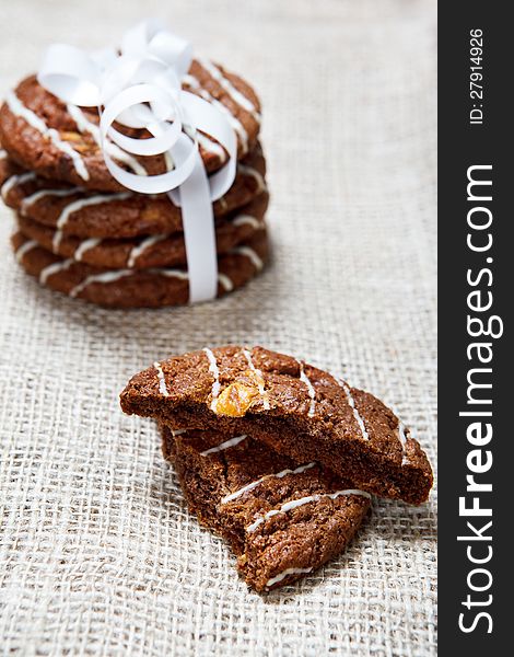 Biological chocolate cookies with nuts