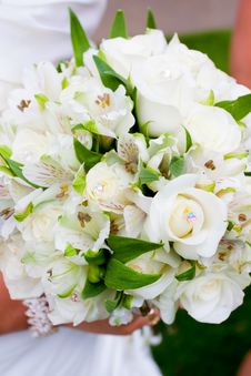 Bride Holding Bouquet Royalty Free Stock Photography Bride Holding Bouquet Royalty Free Stock Photography