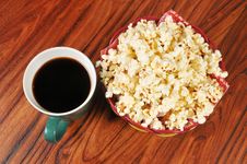 Popcorn And Coffee Royalty Free Stock Photography Popcorn And Coffee Royalty Free Stock Photography
